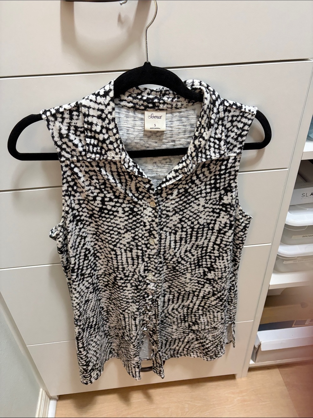Soma Black and White Sleeveless Collared Button-Up Tunic